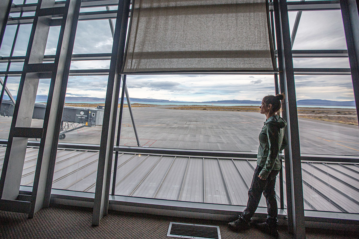 Women's travel pants (standing in airport)